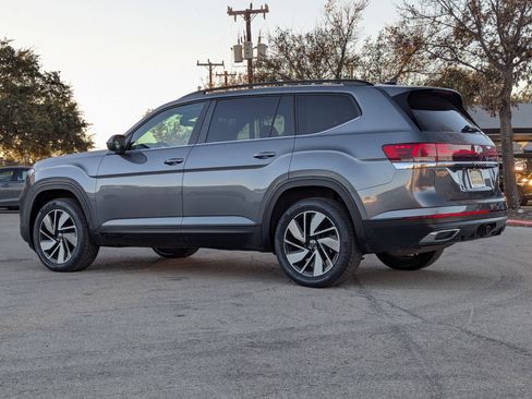 Used 2025 Volkswagen Atlas SE FWD image 6