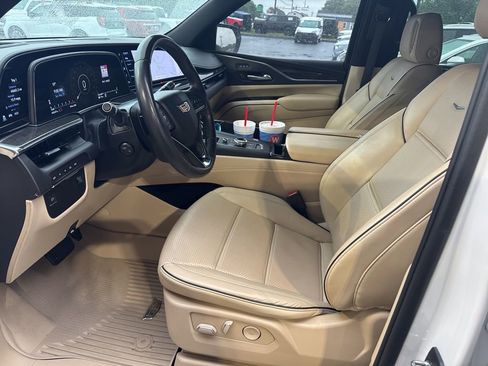 Used 2022 Cadillac Escalade Premium Luxury AWD/4WD image 7
