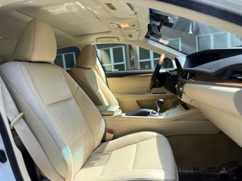Used 2013 Lexus ES 300h w/ Luxury Pkg FWD image 15
