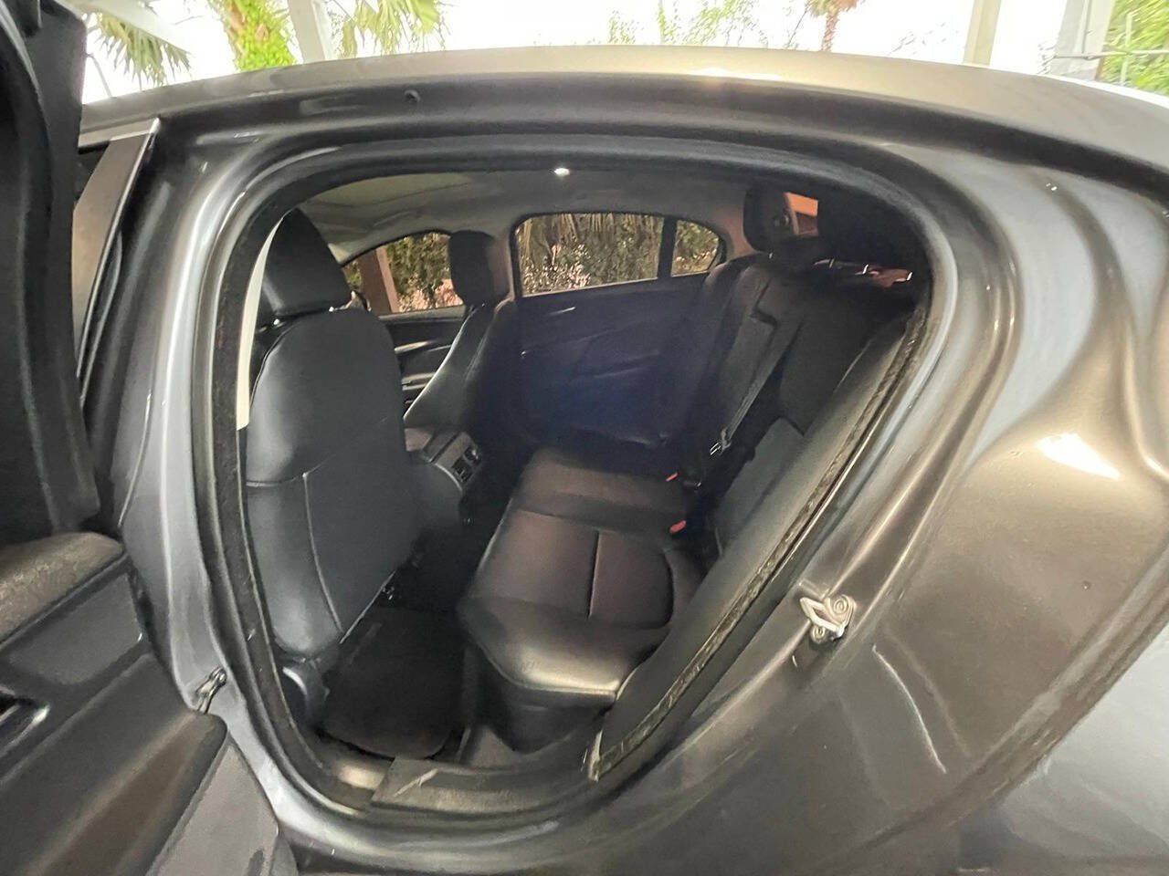 Used 2018 Jaguar XE Premium RWD image 11
