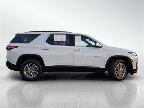 Used 2023 Chevrolet Traverse LT image 3