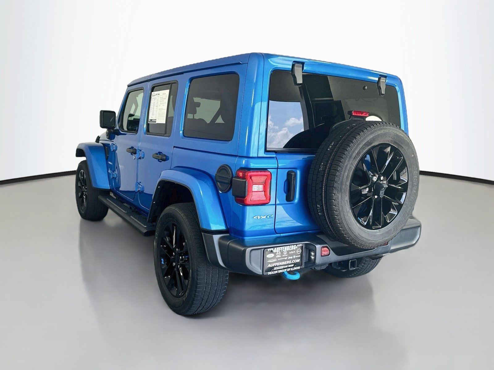 Used 2022 Jeep Wrangler Unlimited Sahara w/ Cold Weather Group AWD/4WD image 5