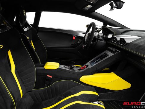 Used 2022 Lamborghini Huracan STO RWD image 40