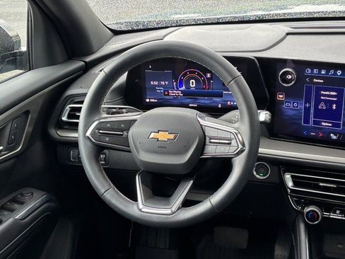 Used 2026 Chevrolet Traverse LT w/ Sun and Wheel Package FWD image 13