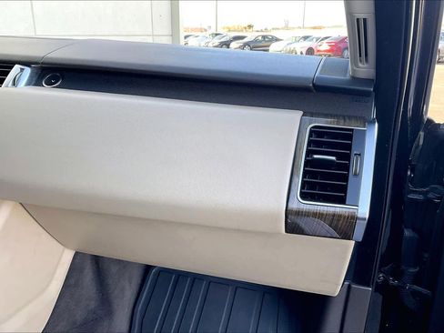 Used 2016 Land Rover Range Rover Sport HSE image 18