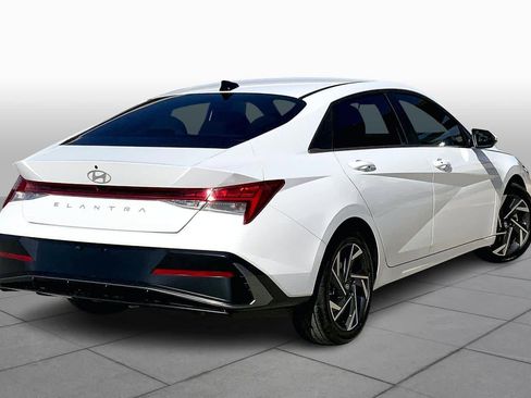 Used 2025 Hyundai Elantra SEL image 13