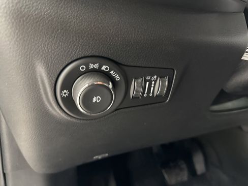 New 2025 Jeep Compass Limited w/ Sun & Sound Group image 18