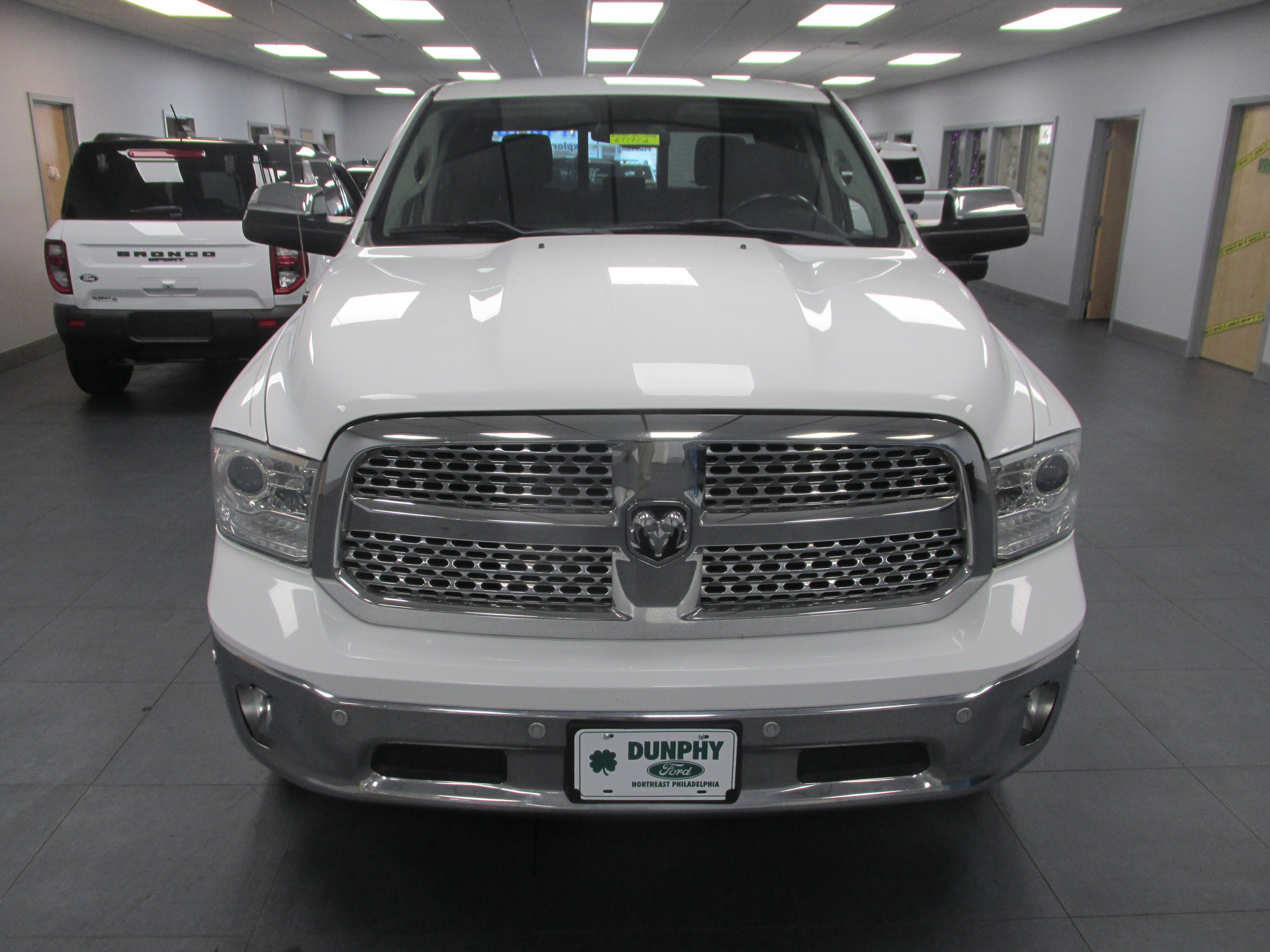 Used 2017 RAM 1500 Laramie w/ Convenience Group AWD/4WD image 2