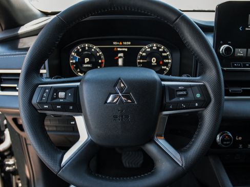 Used 2024 Mitsubishi Outlander SE Black Edition AWD/4WD image 9