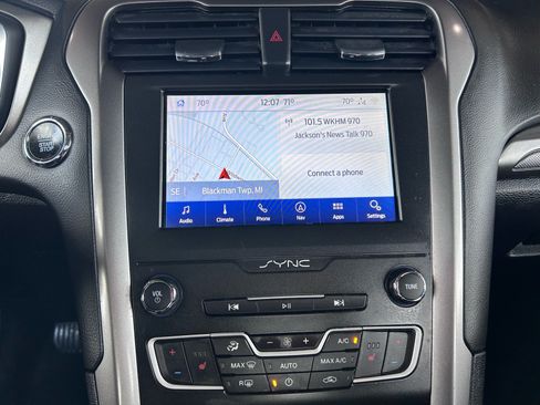 Used 2020 Ford Fusion SE AWD/4WD image 24