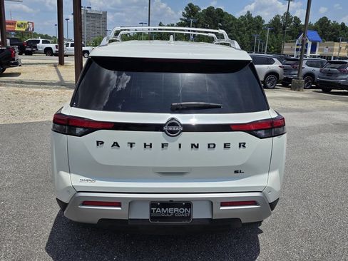 Used 2024 Nissan Pathfinder SL w/ SL Premium Package FWD image 4