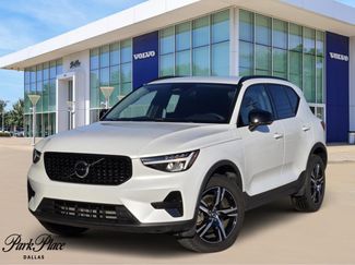 Used 2024 Volvo XC40 B5 Core video 1