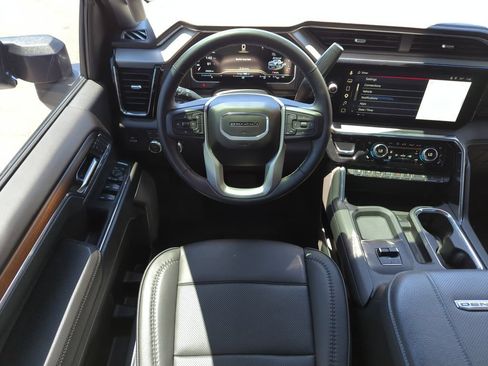 Used 2024 GMC Sierra 2500 Denali w/ Denali Reserve Package AWD/4WD image 13