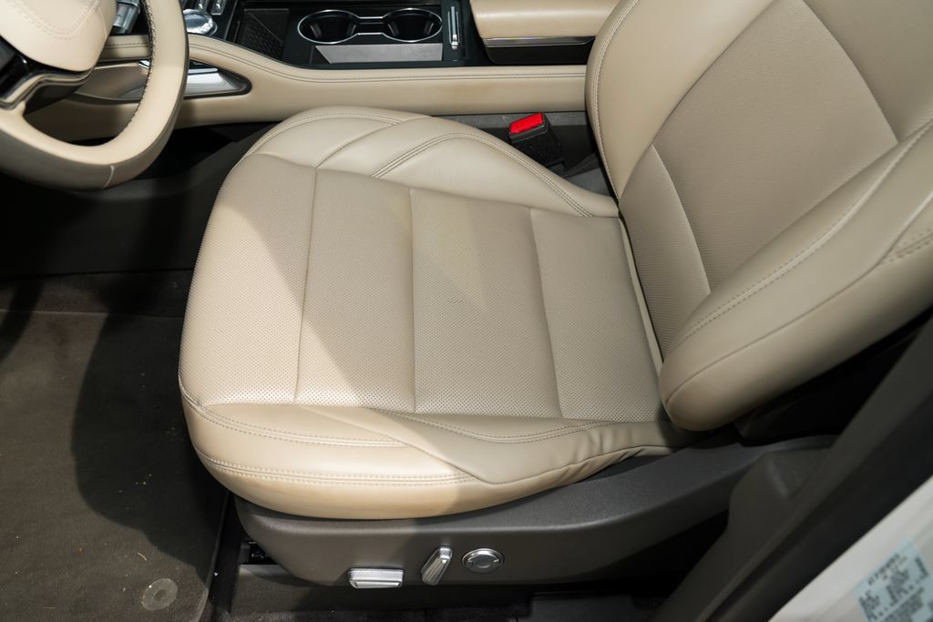 Used 2025 Lincoln Nautilus Premier AWD/4WD image 22