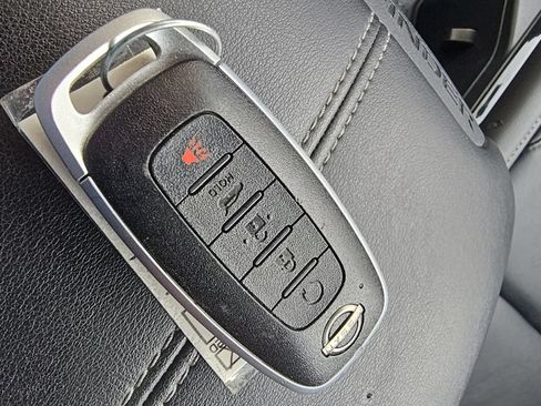 Used 2025 Nissan Pathfinder SL AWD/4WD image 29