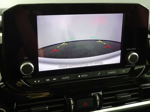 Used 2024 Nissan Pathfinder SV image 6