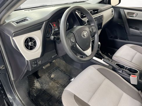 Used 2018 Toyota Corolla LE FWD image 9