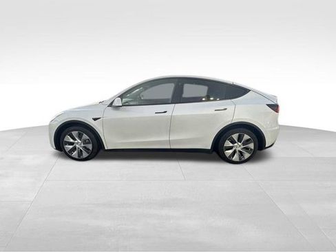 Used 2022 Tesla Model Y Long Range image 12