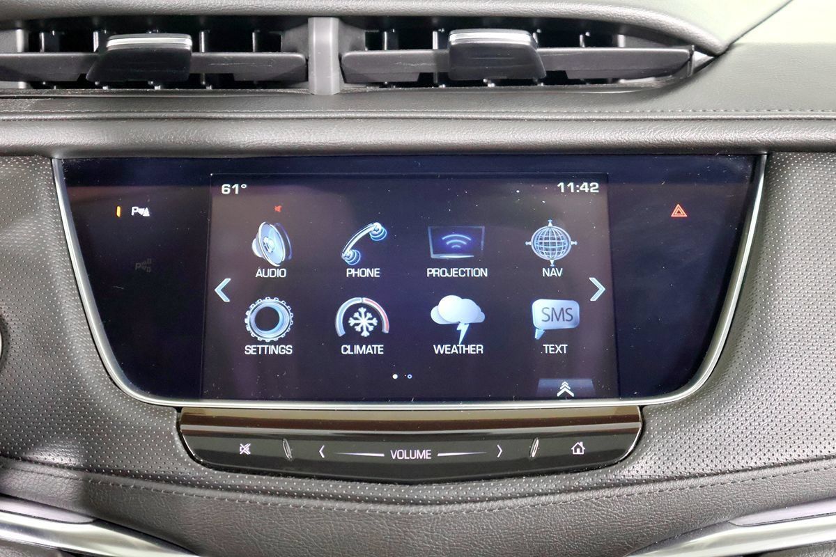 Used 2017 Cadillac XT5 Luxury w/ Driver Awareness Package AWD/4WD image 36