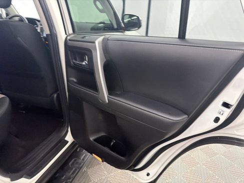 Used 2022 Toyota 4Runner SR5 AWD/4WD image 17