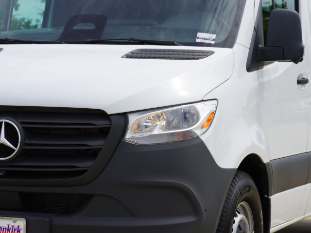 Used 2025 Mercedes-Benz Sprinter 2500 image 4