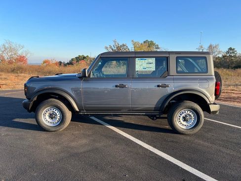 New 2025 Ford Bronco Base image 5