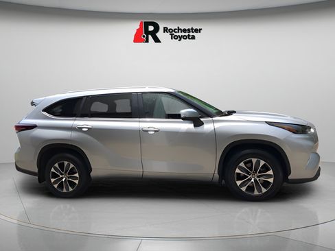 Certified 2024 Toyota Highlander XLE AWD/4WD image 8