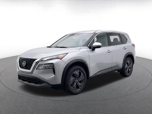 Used 2025 Nissan Rogue SV FWD image 3