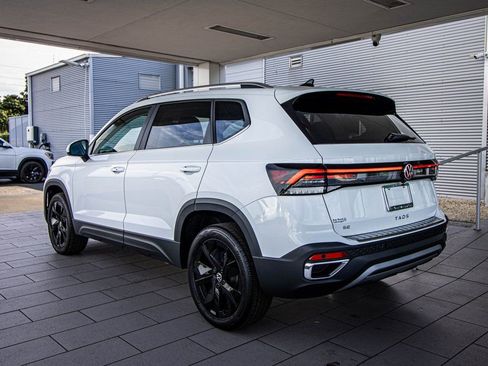 New 2026 Volkswagen Taos SE image 12