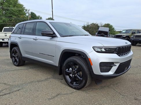 New 2025 Jeep Grand Cherokee Altitude image 1