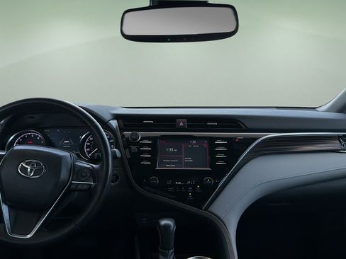 Used 2018 Toyota Camry XLE FWD image 7
