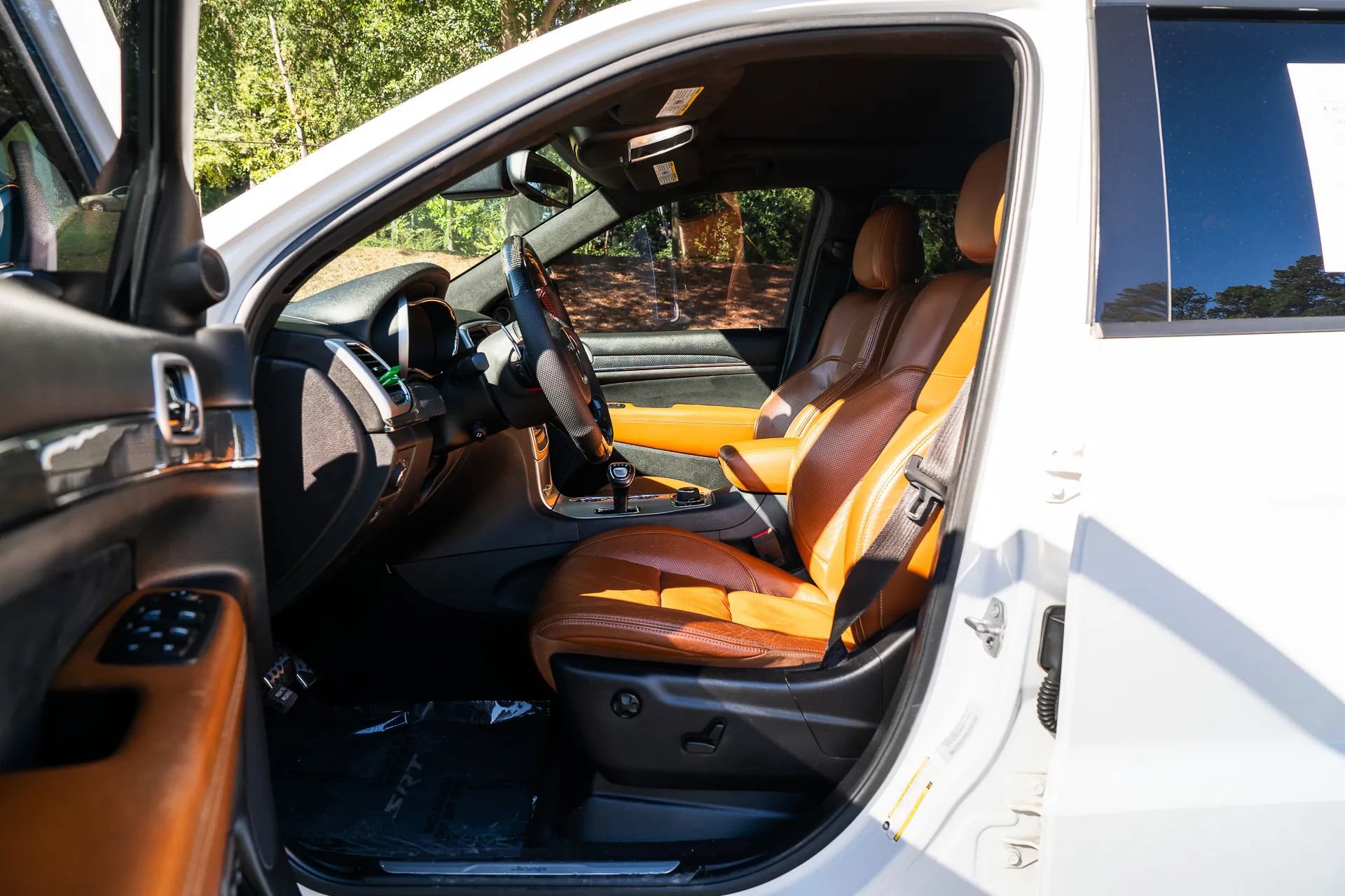 Used 2015 Jeep Grand Cherokee SRT AWD/4WD image 17