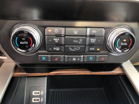 Used 2020 Ford F150 Lariat w/ Equipment Group 502A Luxury AWD/4WD image 16