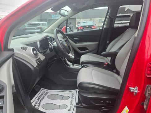 Used 2015 Chevrolet Trax LT w/ LT Sun and Sound Package image 13