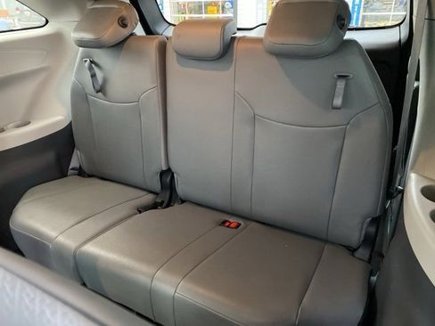 Used 2024 Toyota Sienna XLE image 32