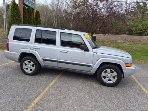 Used 2007 Jeep Commander Sport AWD/4WD image 3