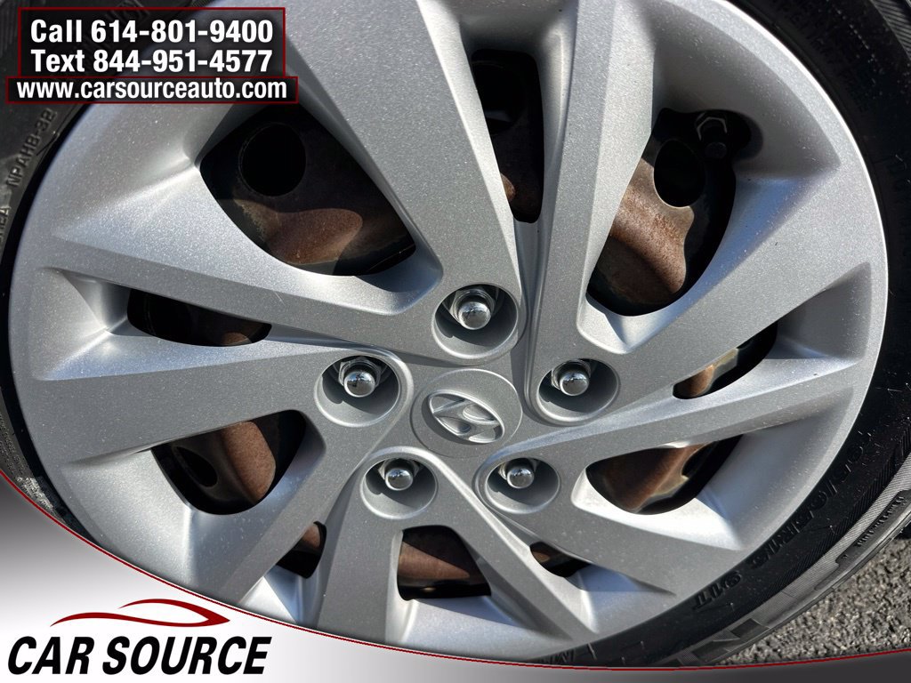 Used 2019 Hyundai Elantra SE FWD image 22
