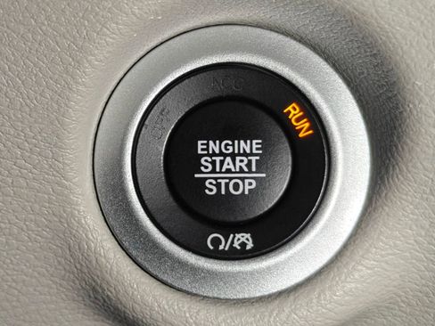 Used 2024 Chrysler Pacifica Touring-L image 10