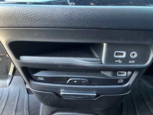 Used 2020 Chrysler Pacifica Touring-L Plus image 23