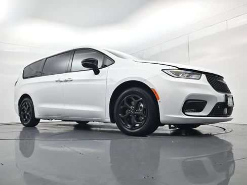 Used 2024 Chrysler Pacifica Limited FWD image 43