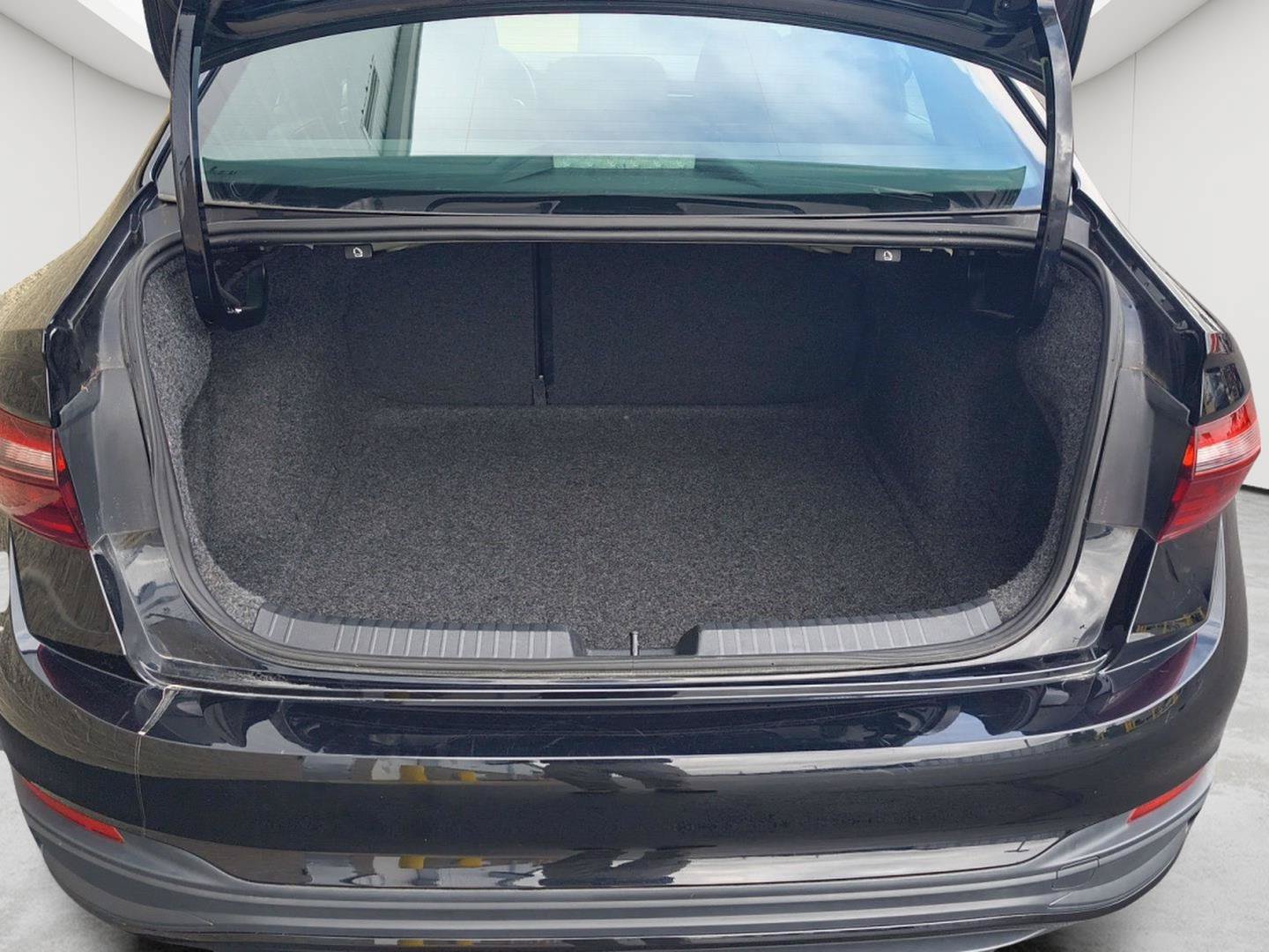 Used 2025 Volkswagen Jetta Sport FWD image 28