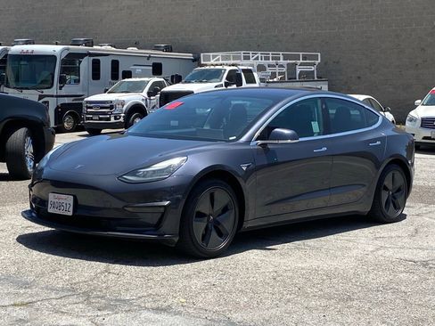 Used 2018 Tesla Model 3 Mid Range RWD image 2
