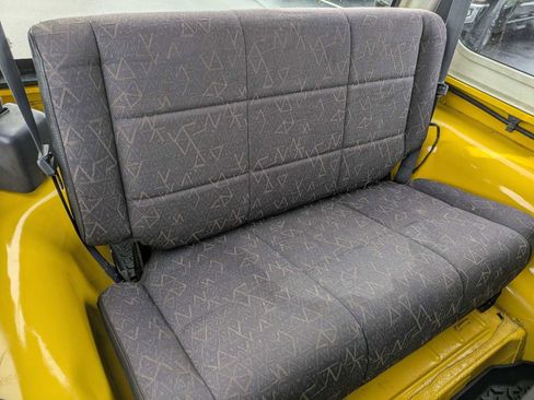 Used 2002 Jeep Wrangler SE image 15