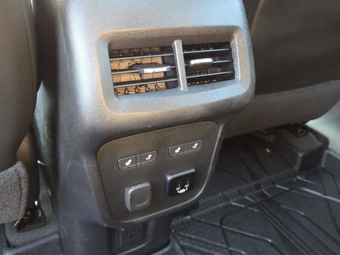 Used 2018 Chevrolet Equinox Premier image 14