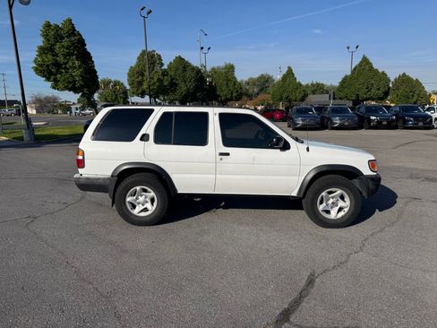 Used 1997 Nissan Pathfinder LE AWD/4WD image 6