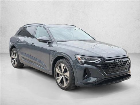 Used 2024 Audi Q8 e-tron Premium image 3