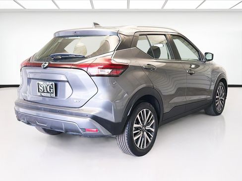 Used 2021 Nissan Kicks SV image 4