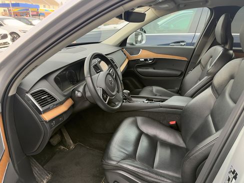 Used 2021 Volvo XC90 T6 Momentum image 18