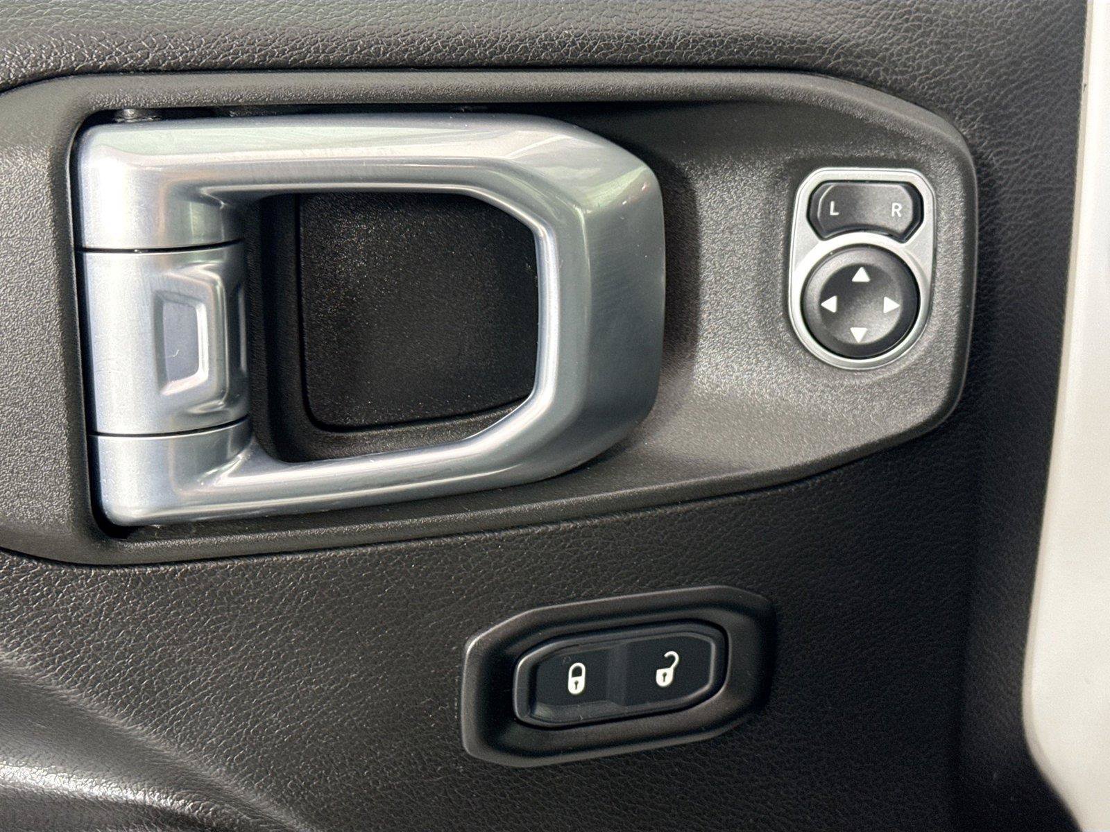 Used 2021 Jeep Wrangler Unlimited Rubicon AWD/4WD image 25