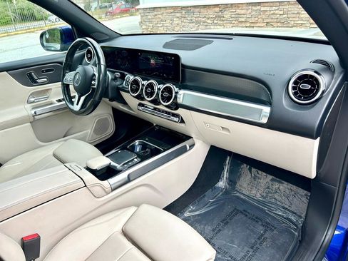 Used 2021 Mercedes-Benz GLB 250 4MATIC w/ Premium Package image 20